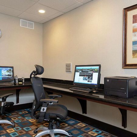 Hampton Inn & Suites Cleveland-Airport/מידלברג הייטס מראה חיצוני תמונה