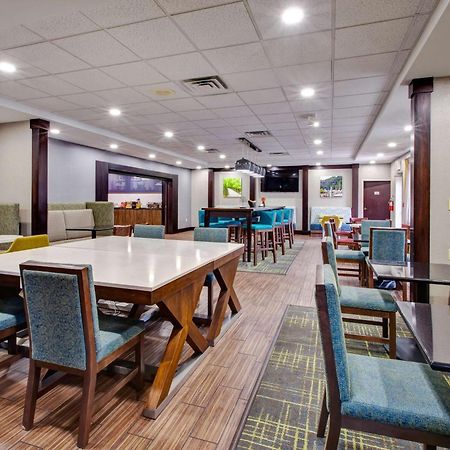 Hampton Inn & Suites Cleveland-Airport/מידלברג הייטס מראה חיצוני תמונה