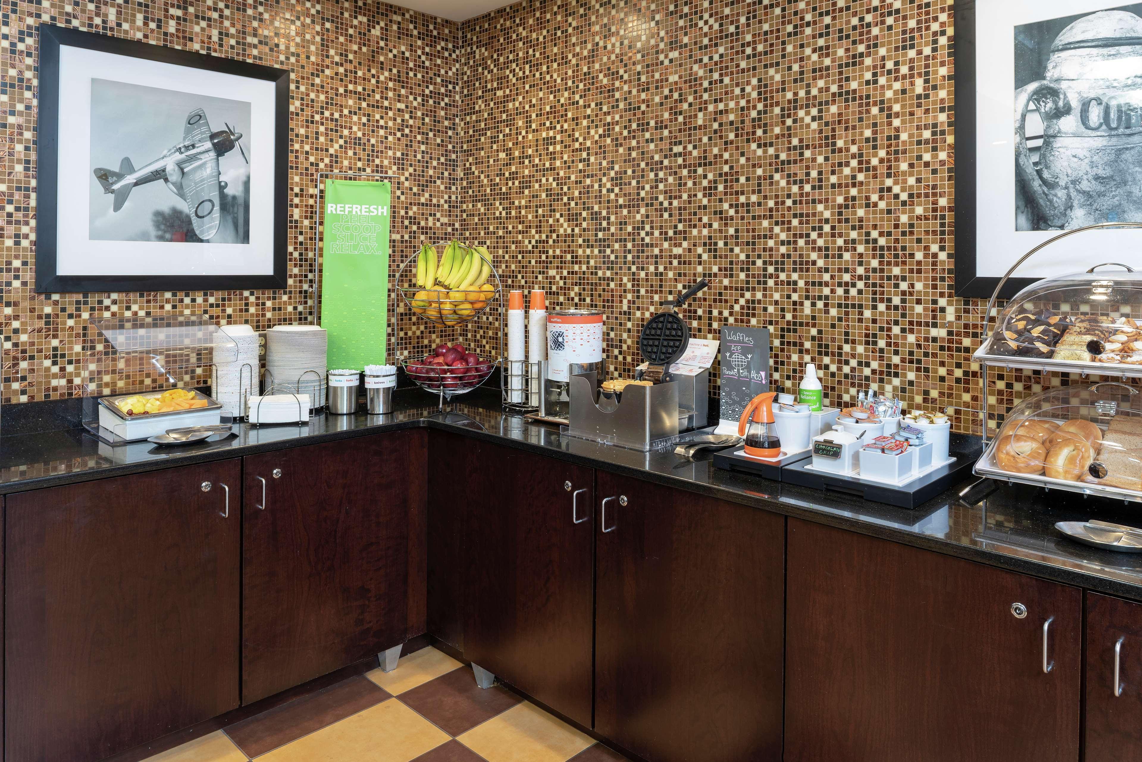 Hampton Inn & Suites Cleveland-Airport/מידלברג הייטס מראה חיצוני תמונה
