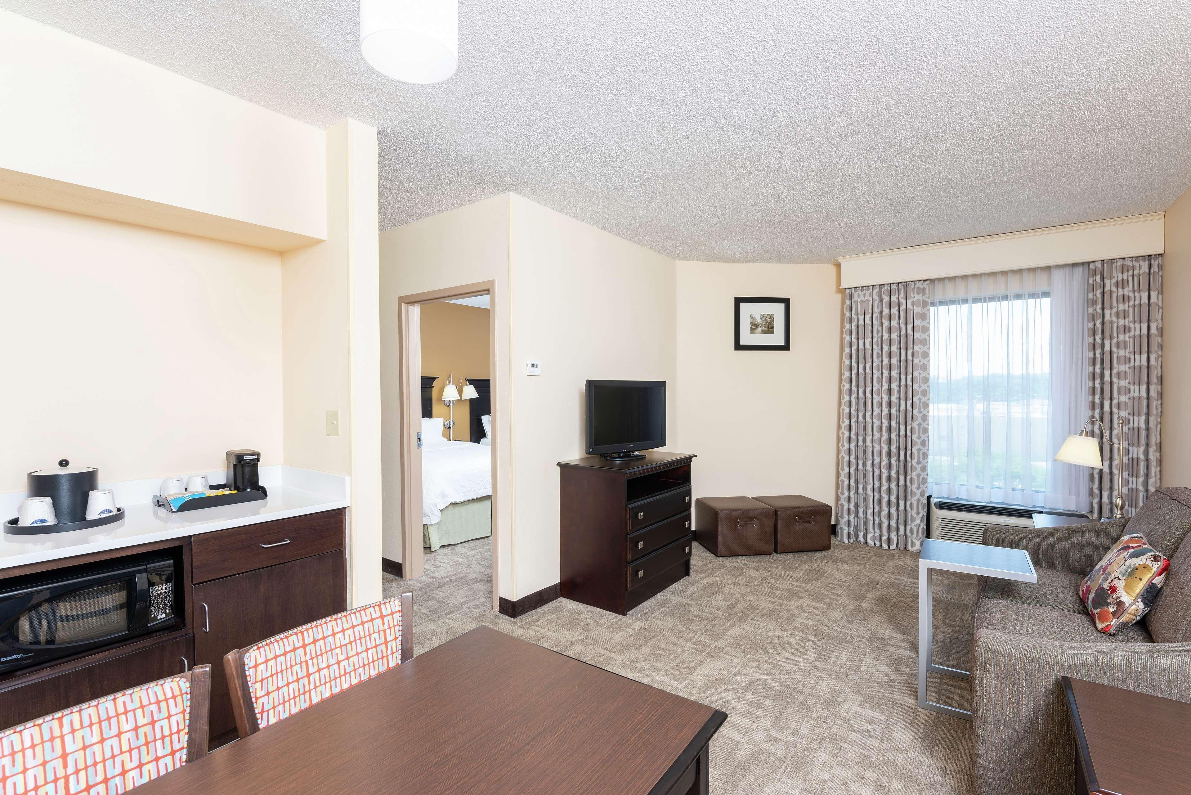 Hampton Inn & Suites Cleveland-Airport/מידלברג הייטס מראה חיצוני תמונה