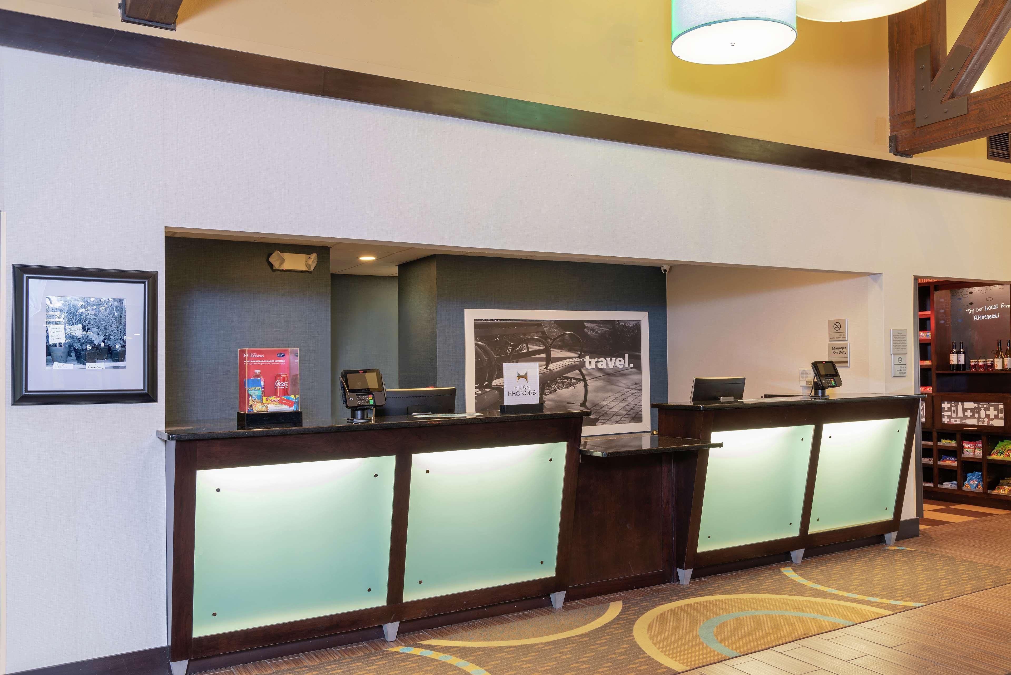Hampton Inn & Suites Cleveland-Airport/מידלברג הייטס מראה חיצוני תמונה