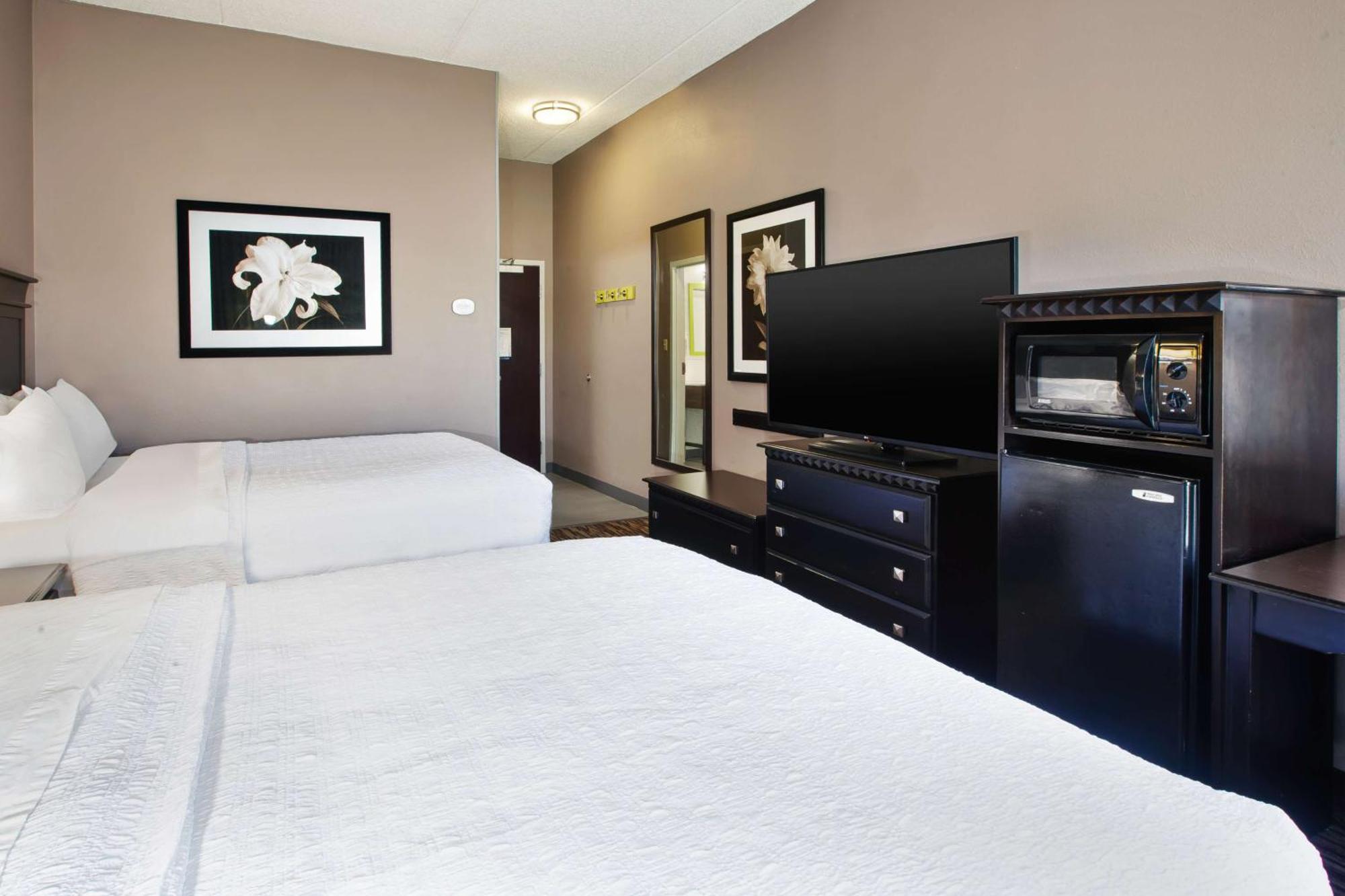 Hampton Inn & Suites Cleveland-Airport/מידלברג הייטס מראה חיצוני תמונה