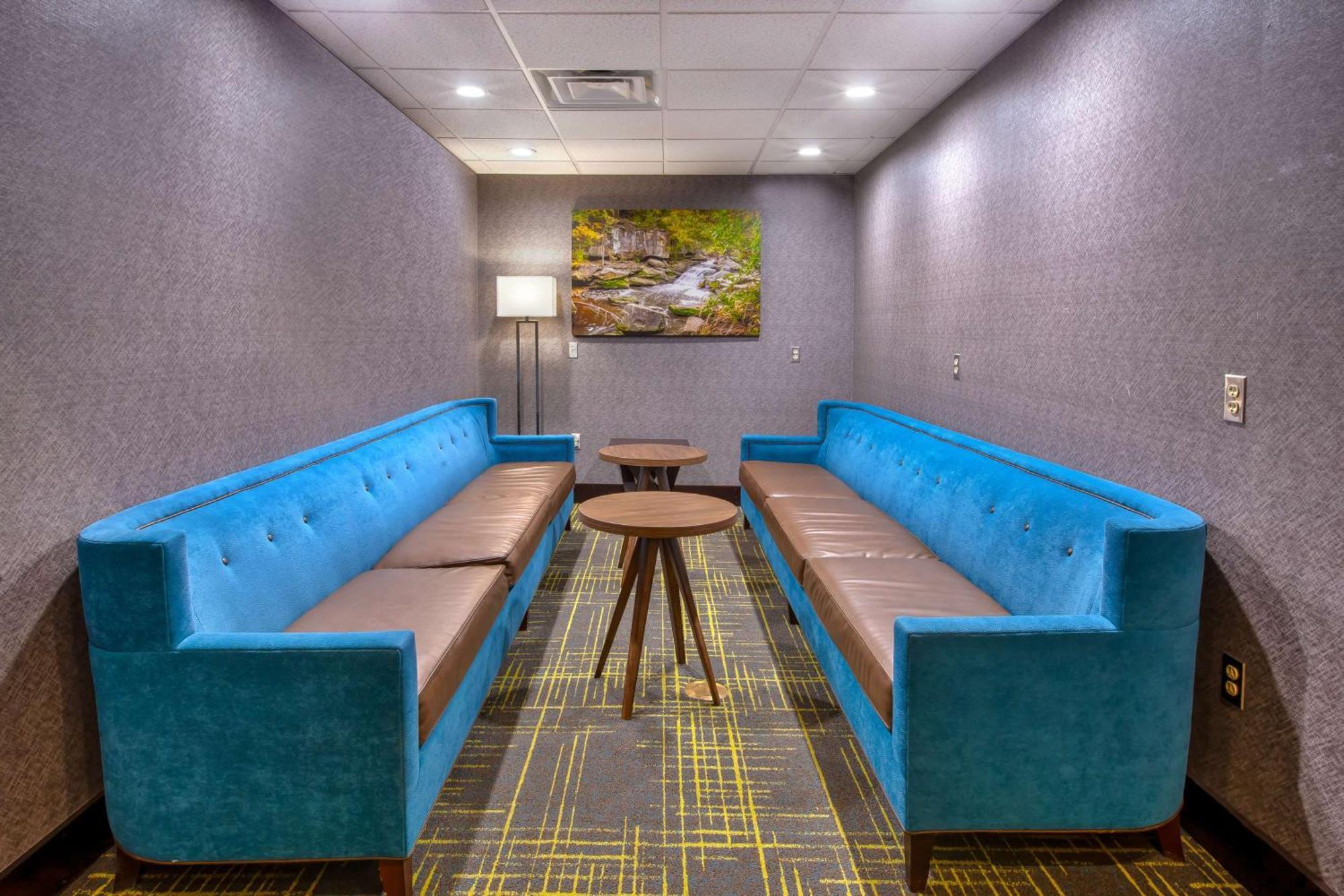 Hampton Inn & Suites Cleveland-Airport/מידלברג הייטס מראה חיצוני תמונה