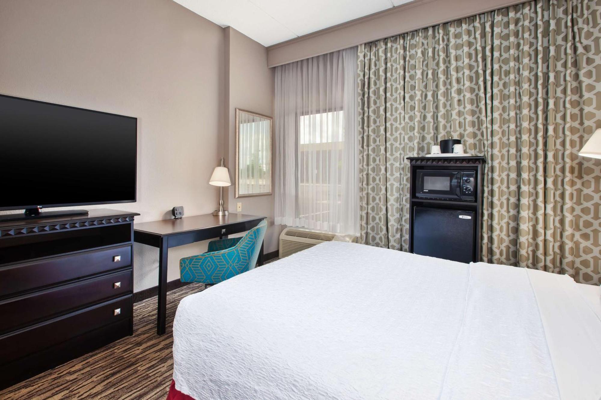 Hampton Inn & Suites Cleveland-Airport/מידלברג הייטס מראה חיצוני תמונה