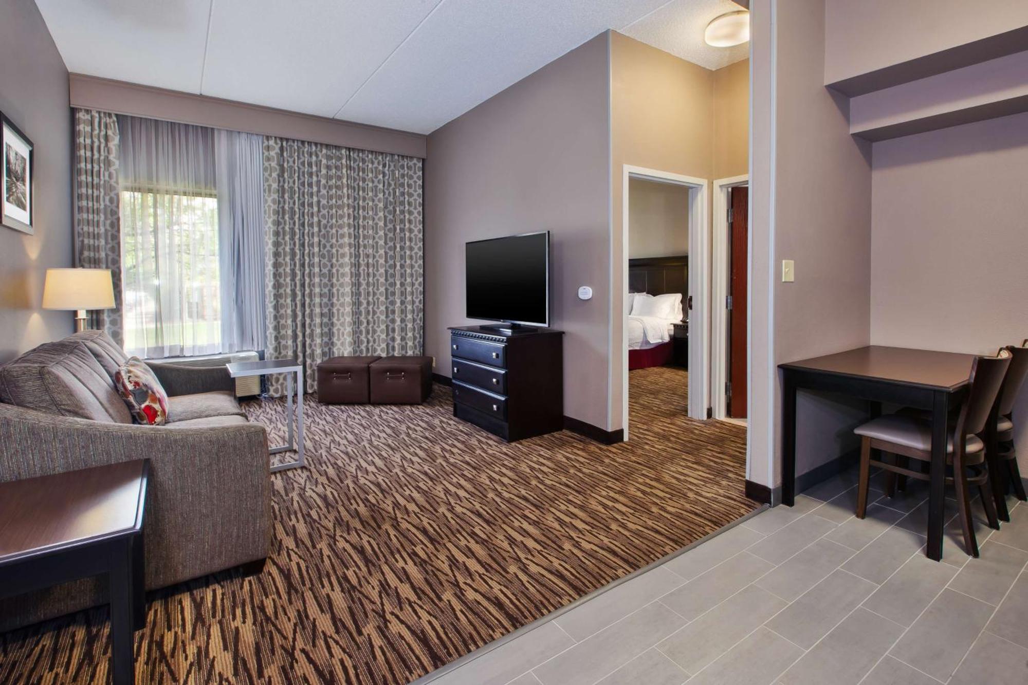 Hampton Inn & Suites Cleveland-Airport/מידלברג הייטס מראה חיצוני תמונה