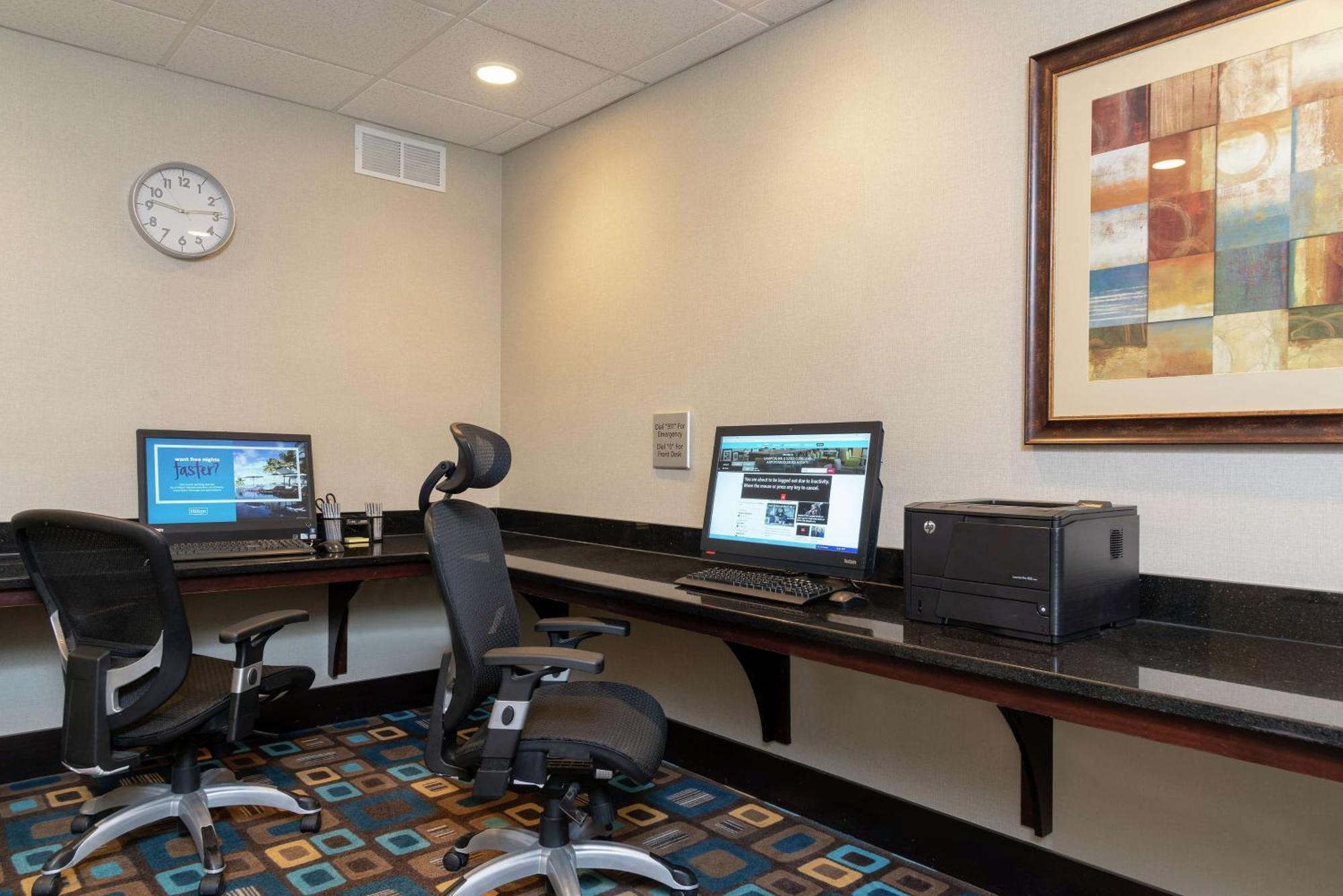 Hampton Inn & Suites Cleveland-Airport/מידלברג הייטס מראה חיצוני תמונה