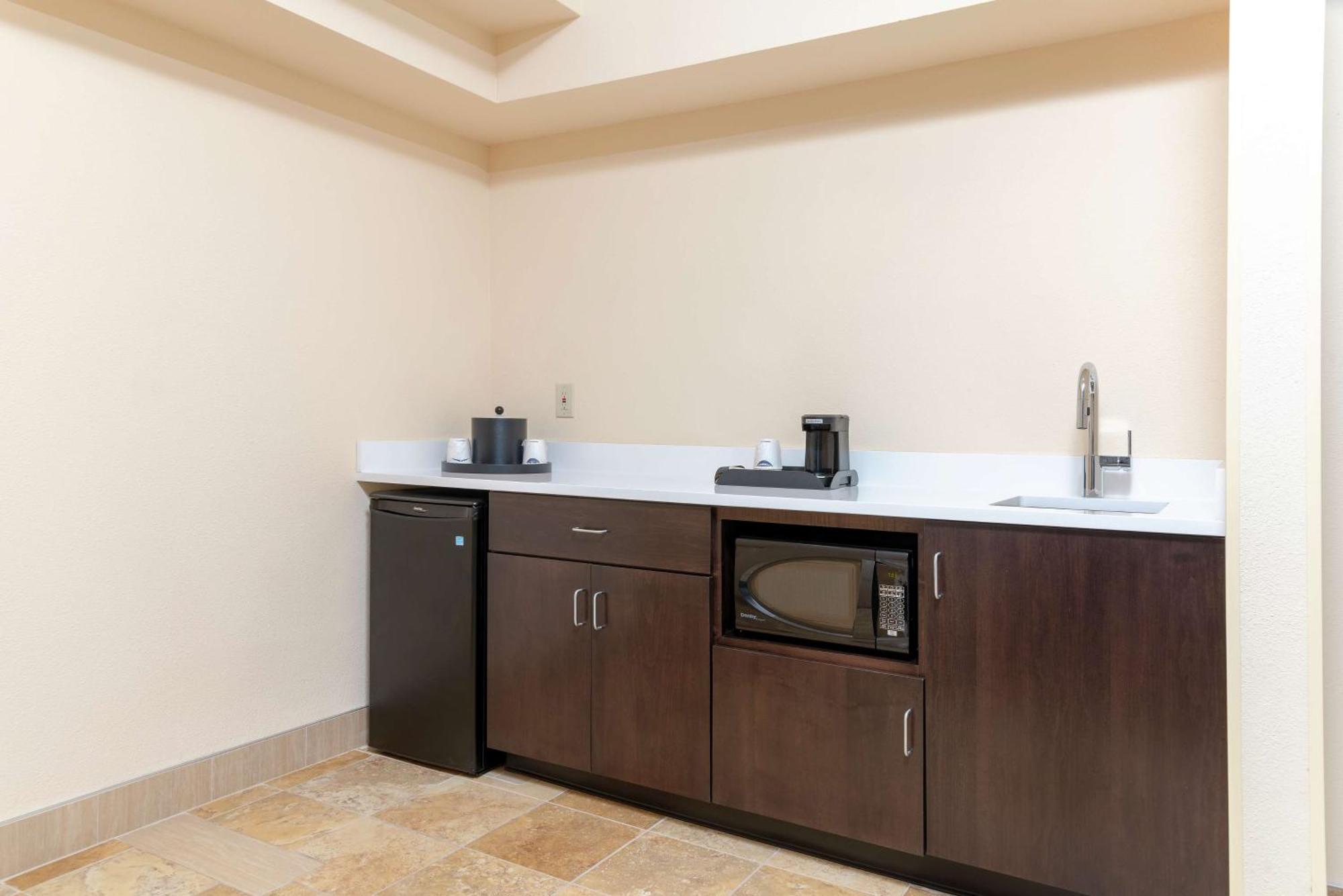 Hampton Inn & Suites Cleveland-Airport/מידלברג הייטס מראה חיצוני תמונה