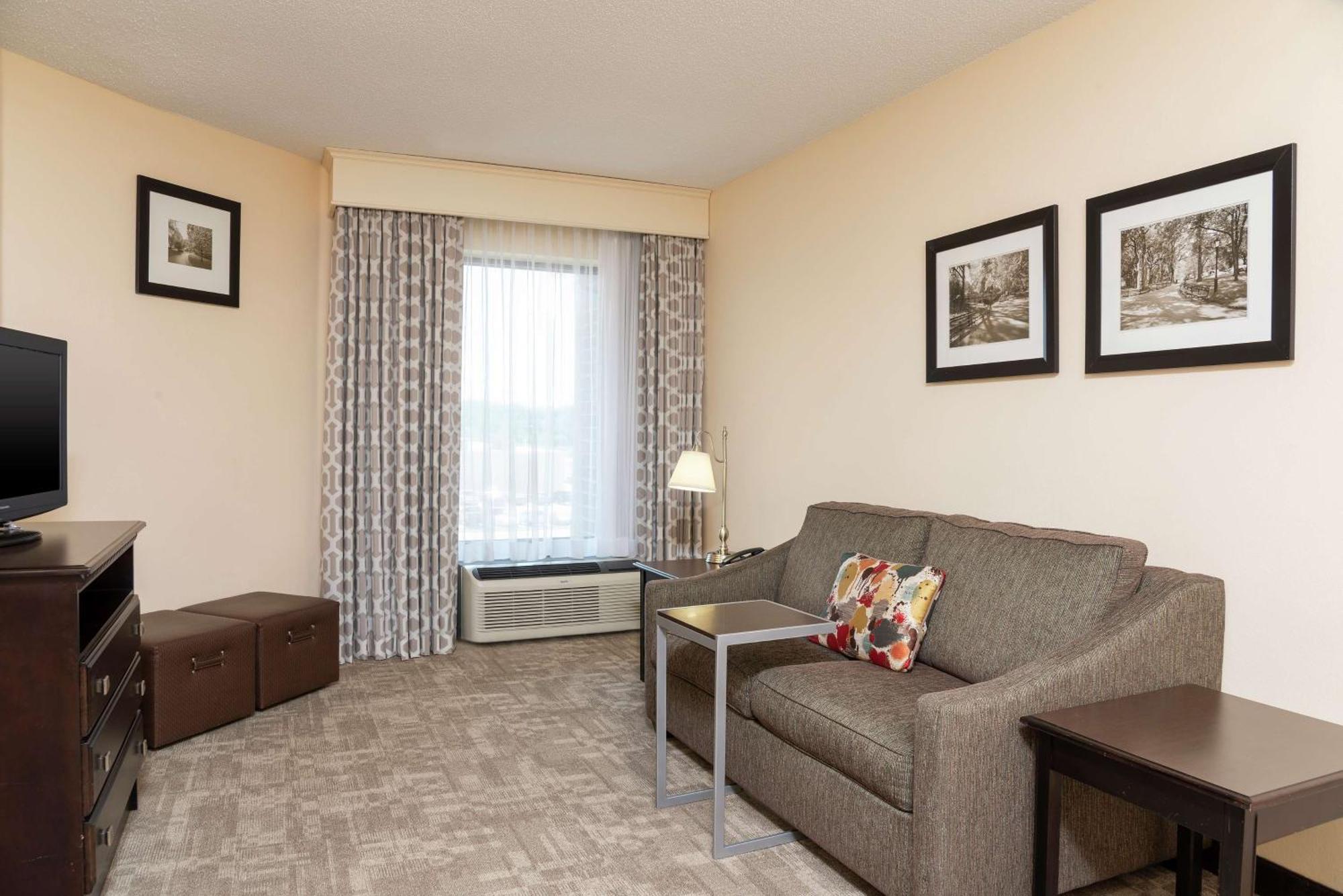 Hampton Inn & Suites Cleveland-Airport/מידלברג הייטס מראה חיצוני תמונה