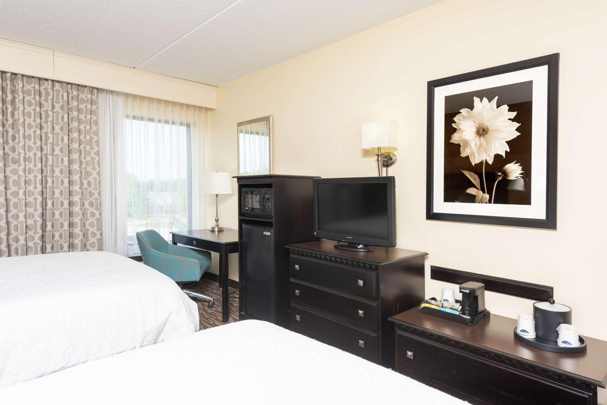 Hampton Inn & Suites Cleveland-Airport/מידלברג הייטס מראה חיצוני תמונה