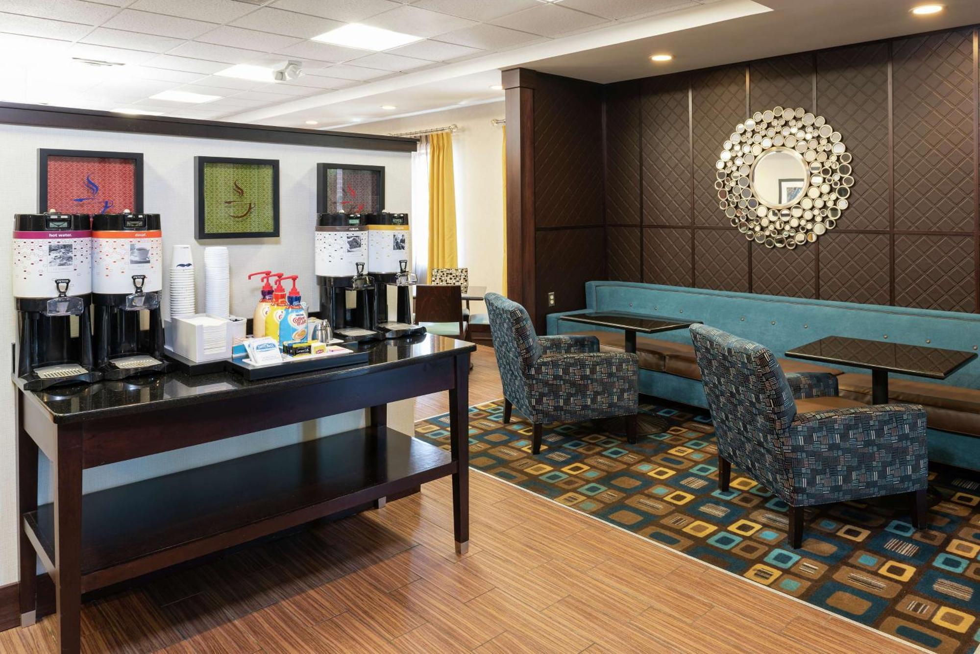 Hampton Inn & Suites Cleveland-Airport/מידלברג הייטס מראה חיצוני תמונה