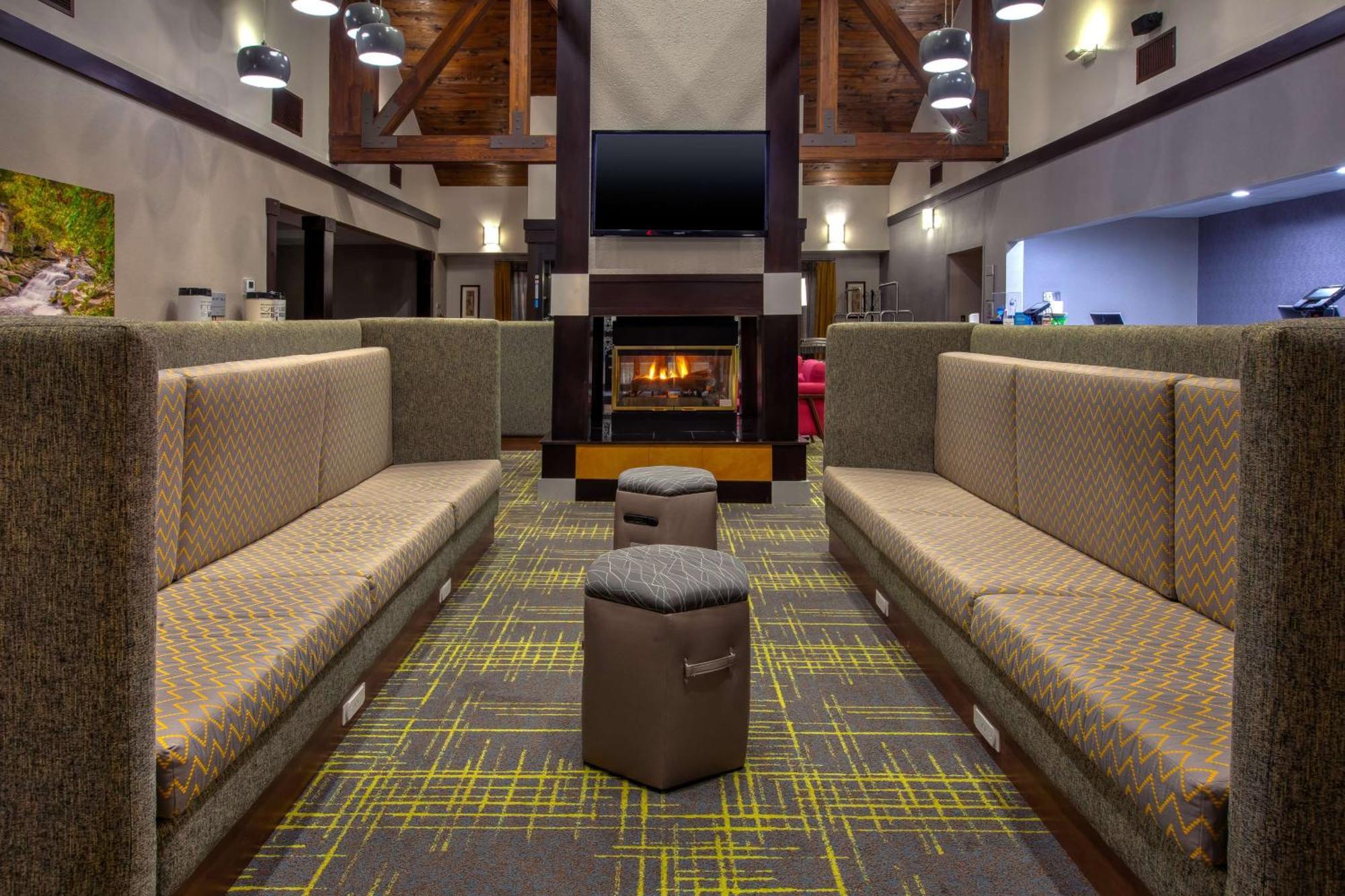 Hampton Inn & Suites Cleveland-Airport/מידלברג הייטס מראה חיצוני תמונה