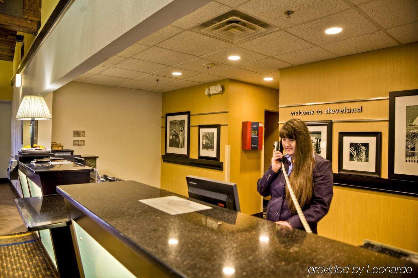 Hampton Inn & Suites Cleveland-Airport/מידלברג הייטס מראה פנימי תמונה