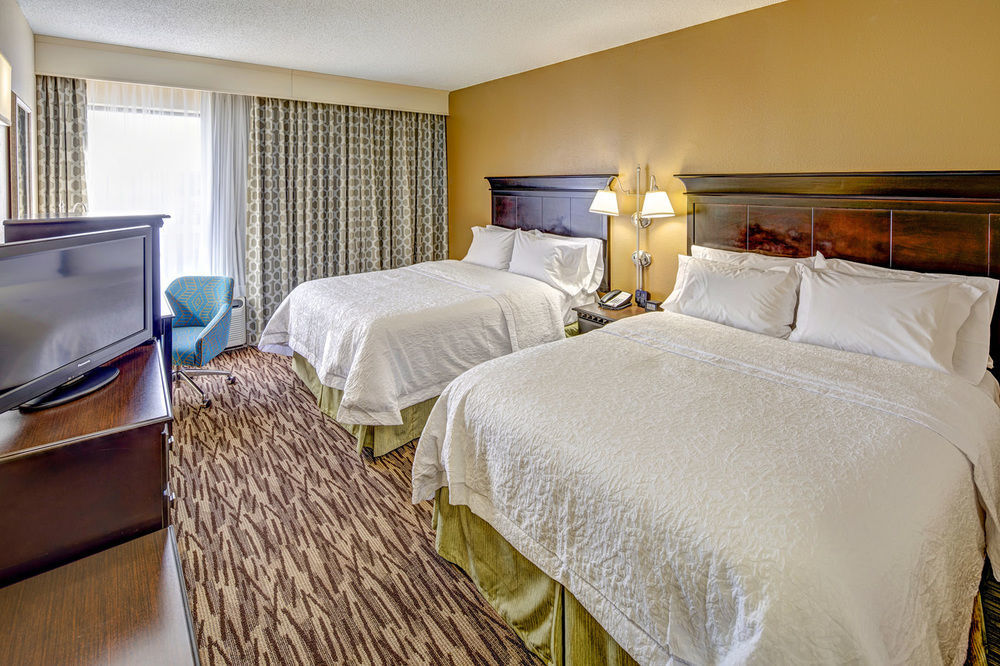 Hampton Inn & Suites Cleveland-Airport/מידלברג הייטס מראה חיצוני תמונה